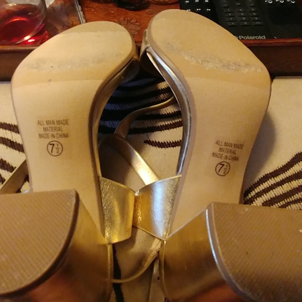 SANDLES - Picture 3 of 3